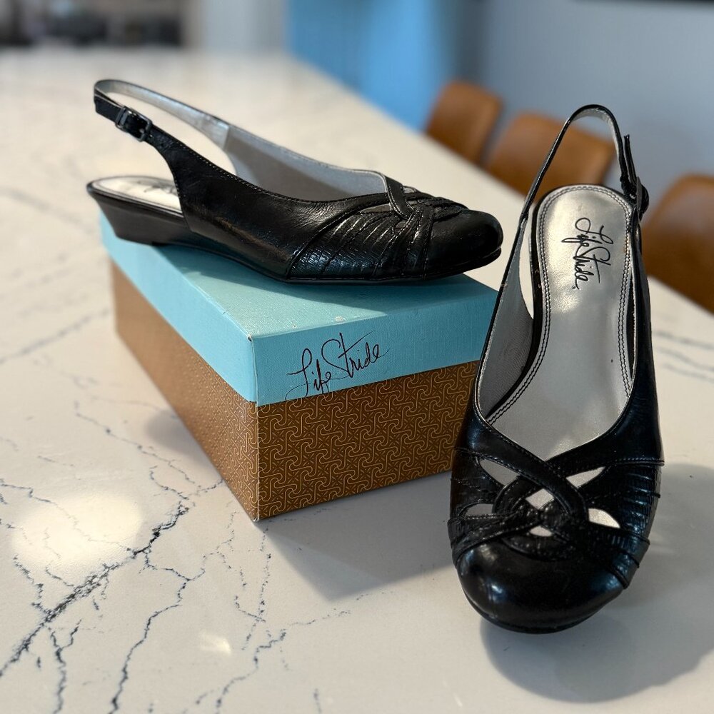 Life Stride Marissa Closed-Toe Demi-Wedge | A7202S3001 | Women's 8.5 | Black